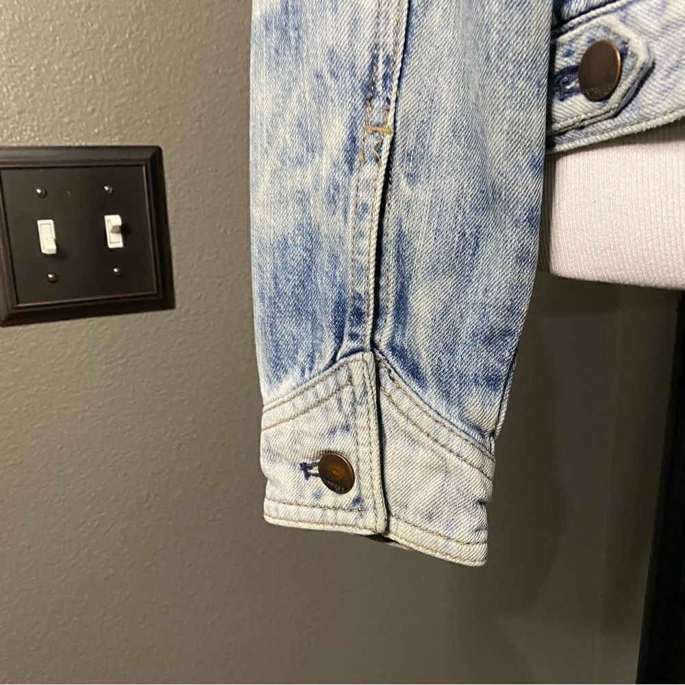 Express Jeans Distressed Denim Jacket Bleached - Picture 8 of 13